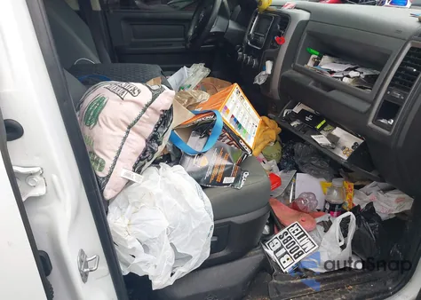 2017 Ram 1500 Express 4X2 6'4 Box из США, поврежденный, VIN 1C6RR6FT9HS610021